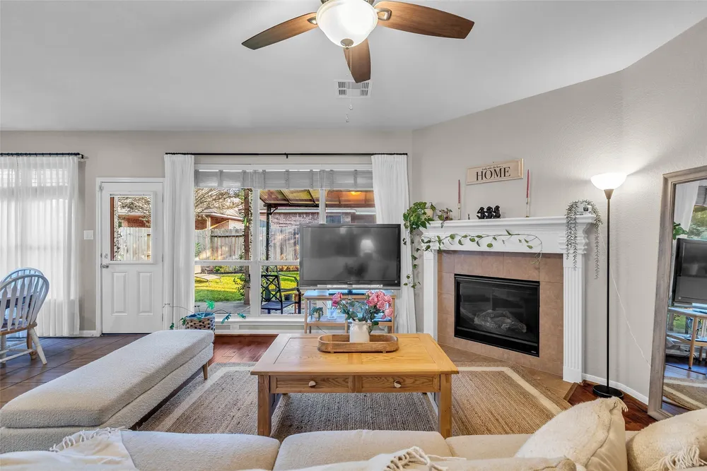 155 Magnolia Grove Ln, Conroe, TX 77384-3407