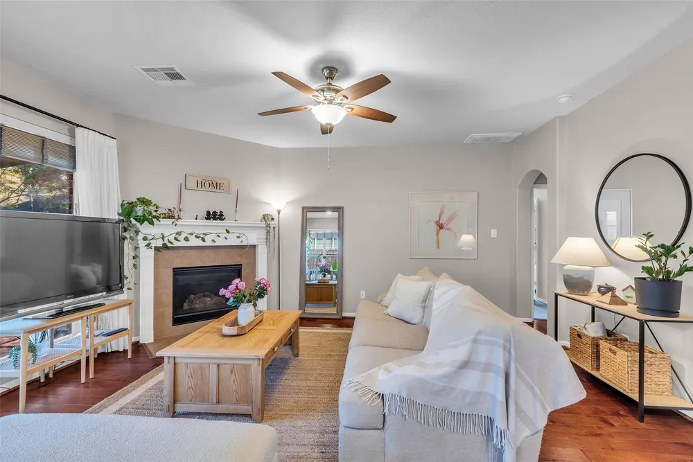 155 Magnolia Grove Ln, Conroe, TX 77384-3407