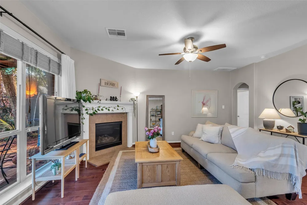 155 Magnolia Grove Ln, Conroe, TX 77384-3407