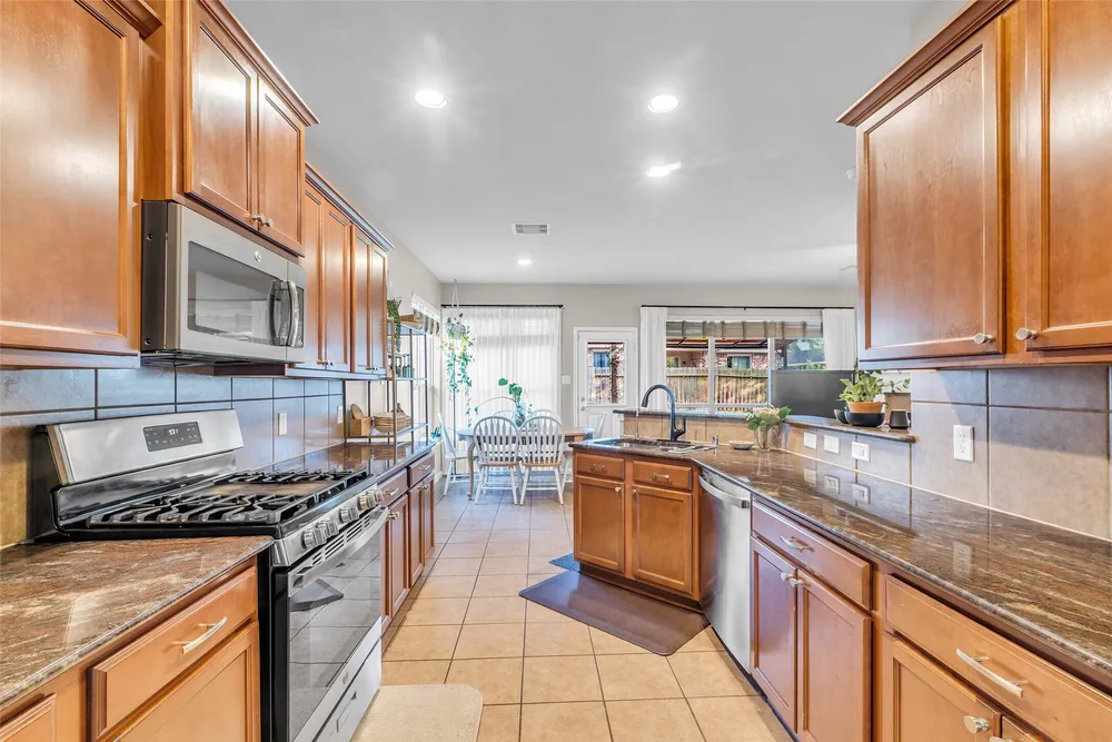 155 Magnolia Grove Ln, Conroe, TX 77384-3407