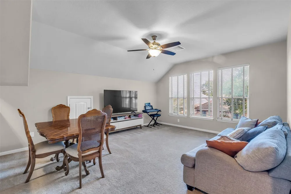 155 Magnolia Grove Ln, Conroe, TX 77384-3407