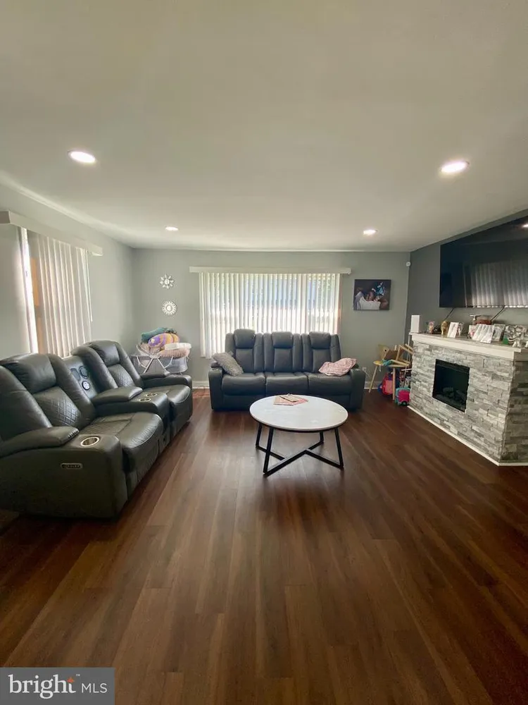 7186 Waldorf Ave, Pennsauken, NJ 08110