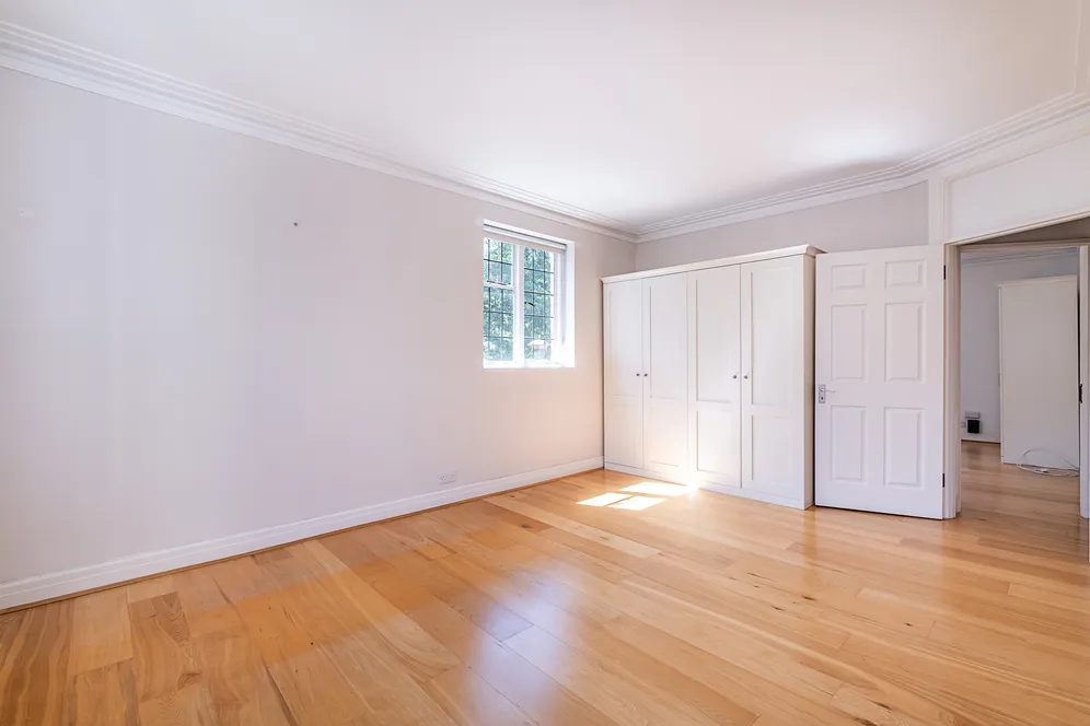 Wildcroft Road, London, SW15 photo 4