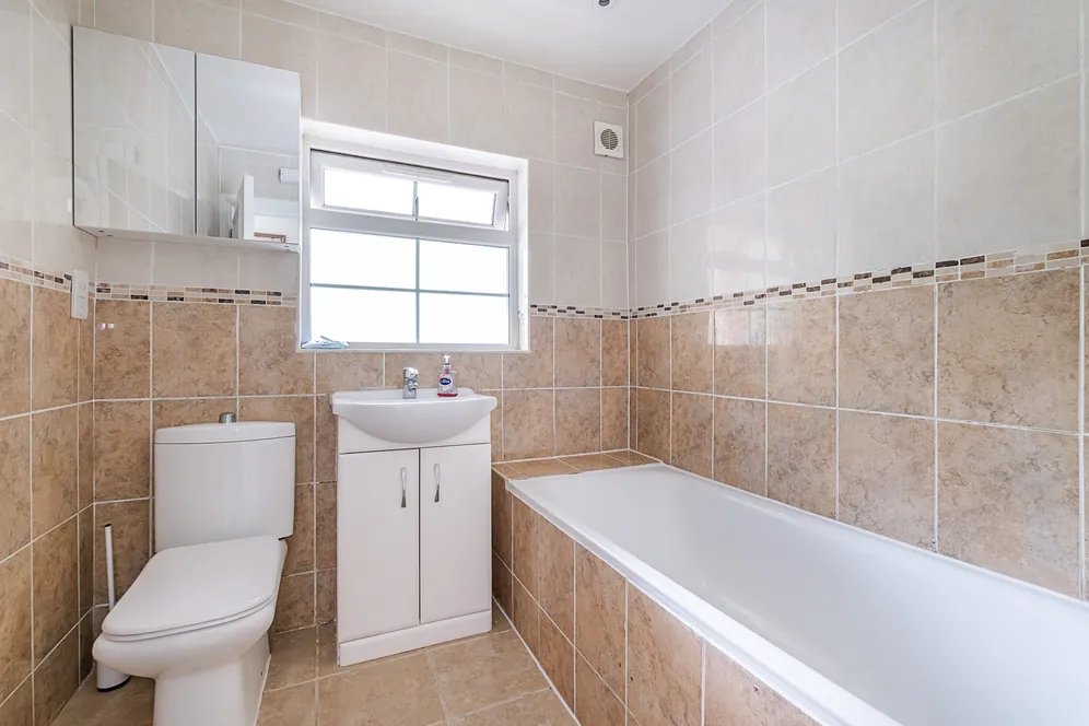 Wilmer Crescent, Kingston Upon Thames, KT2 photo 15