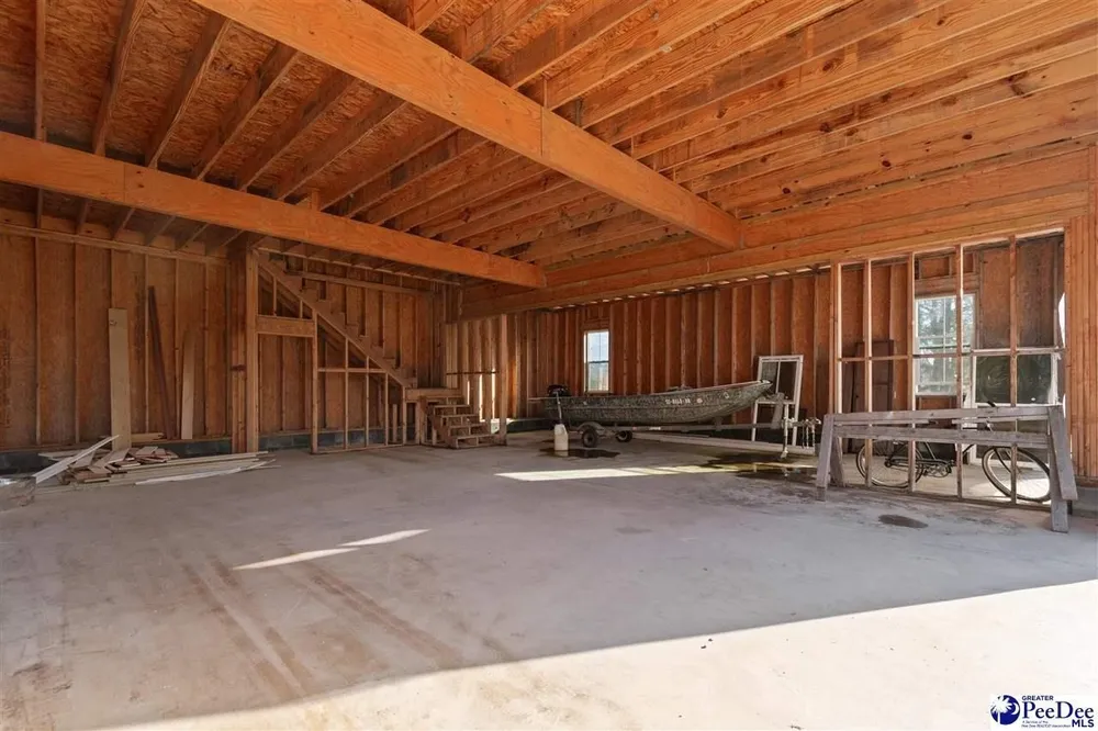 1185 McLaughlin Rd, Effingham, SC 29541-3111