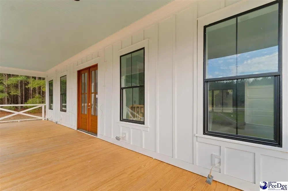 1185 McLaughlin Rd, Effingham, SC 29541-3111