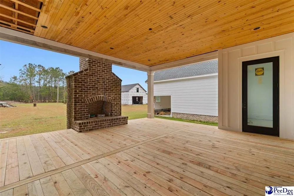 1185 McLaughlin Rd, Effingham, SC 29541-3111
