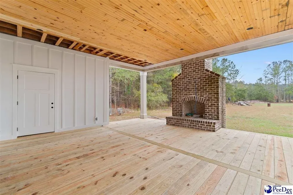 1185 McLaughlin Rd, Effingham, SC 29541-3111