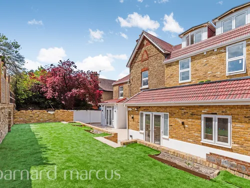 Carshalton Road, SUTTONphoto