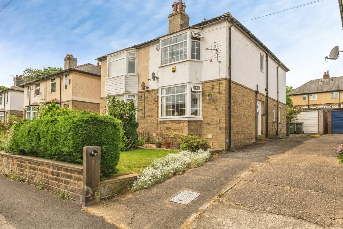 Botham Hall Road, HUDDERSFIELD