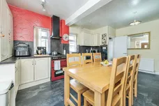 Botham Hall Road, HUDDERSFIELD