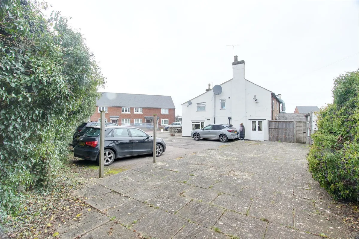 Marsworth Road, Pitstone, Buckinghamshire