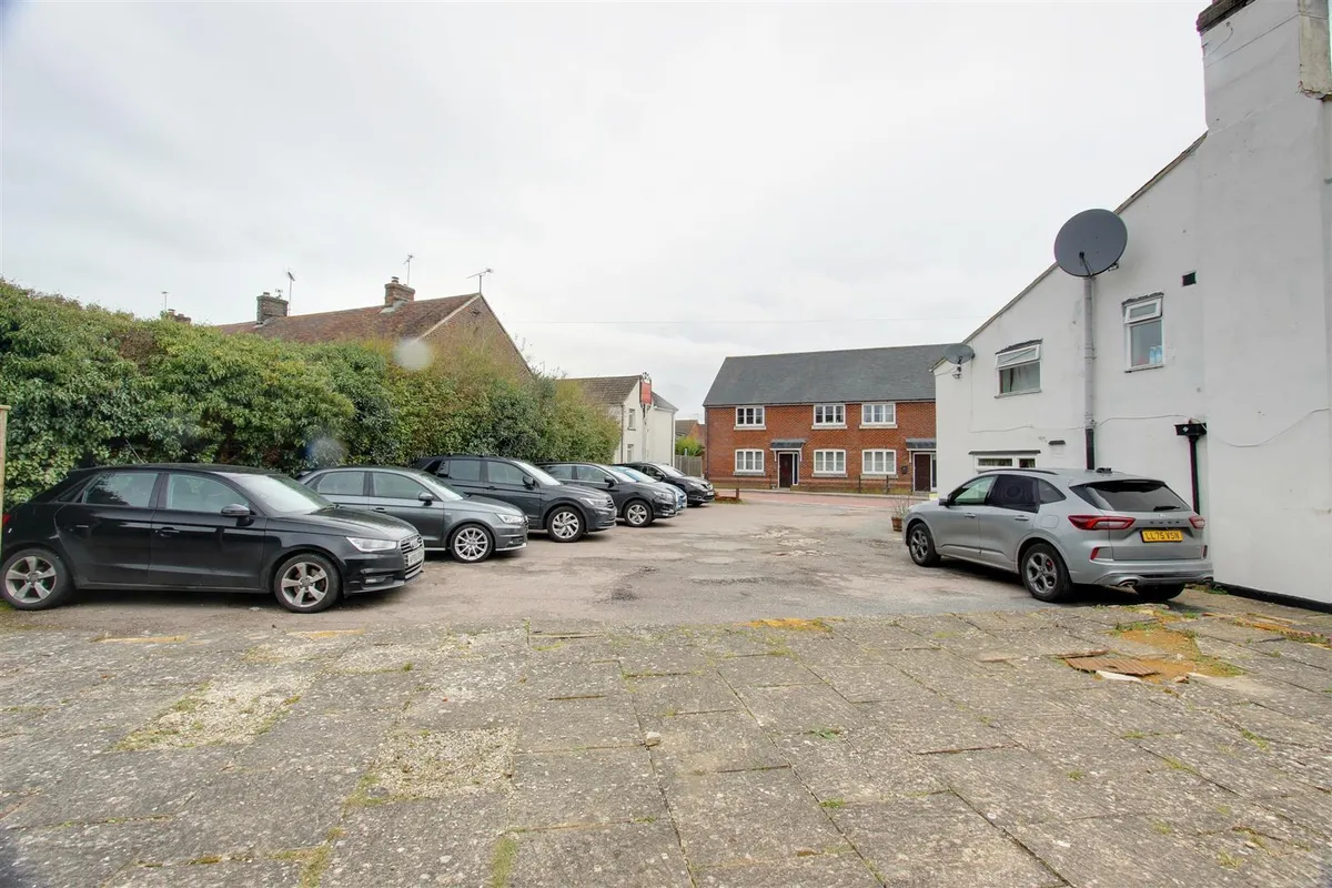 Marsworth Road, Pitstone, Buckinghamshire
