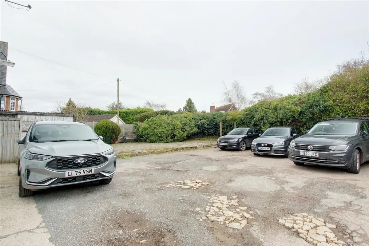 Marsworth Road, Pitstone, Buckinghamshire
