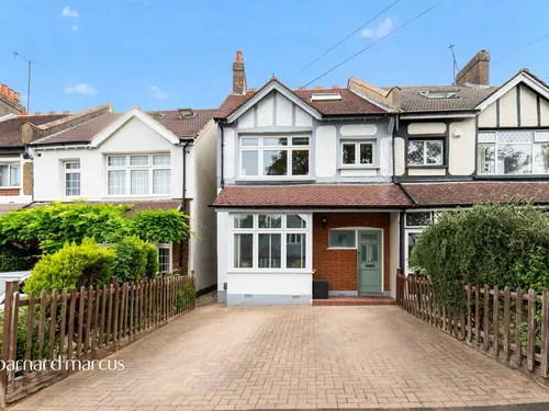 Pelton Avenue, Suttonphoto