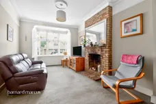 Pelton Avenue, Sutton