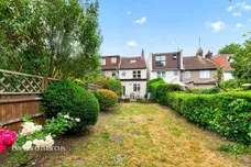 Pelton Avenue, Sutton
