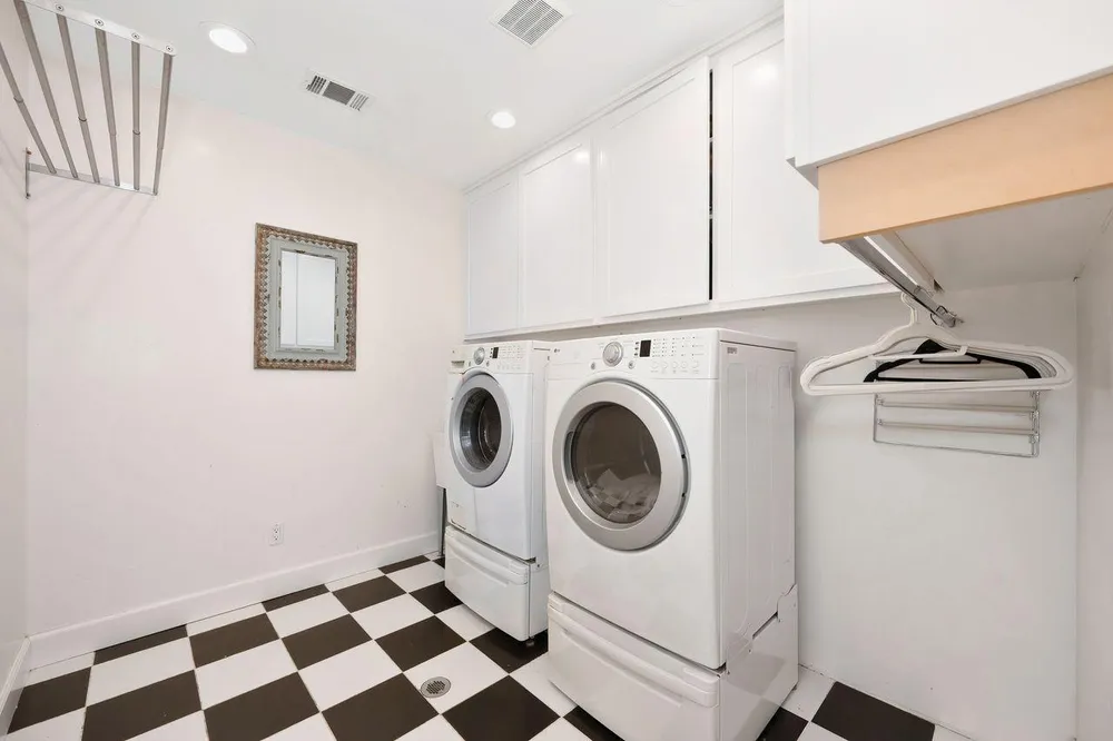 5216 Marione Dr, Carmichael, CA 95608