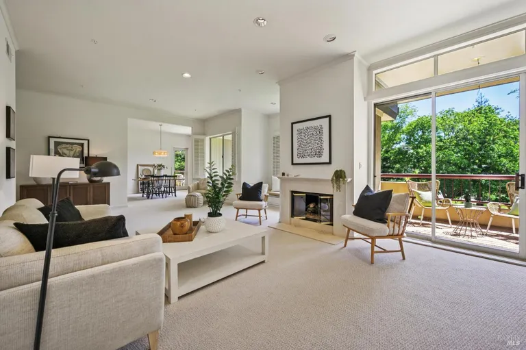 300 Deer Valley Rd, San Rafael, CA 94903