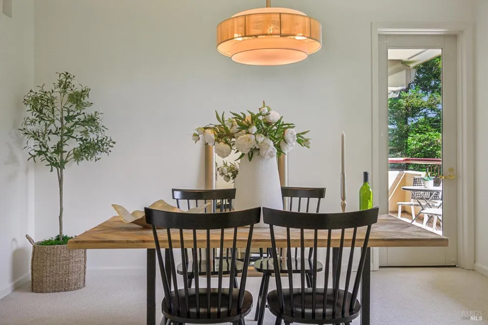 300 Deer Valley Rd, San Rafael, CA 94903