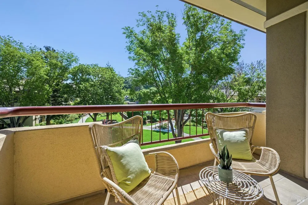 300 Deer Valley Rd, San Rafael, CA 94903