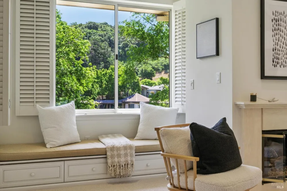 300 Deer Valley Rd, San Rafael, CA 94903