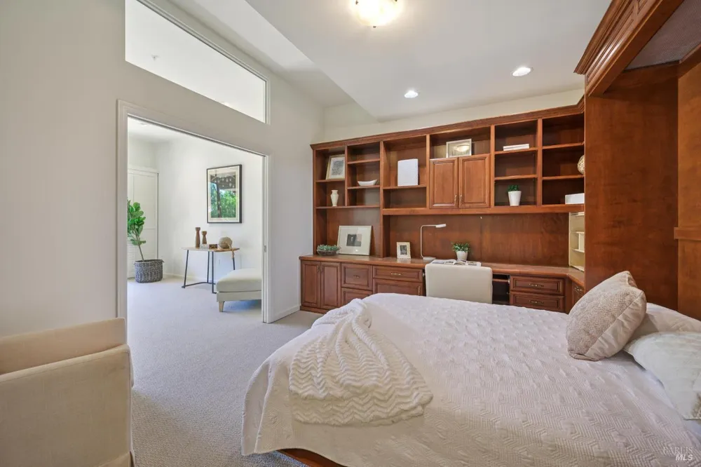 300 Deer Valley Rd, San Rafael, CA 94903