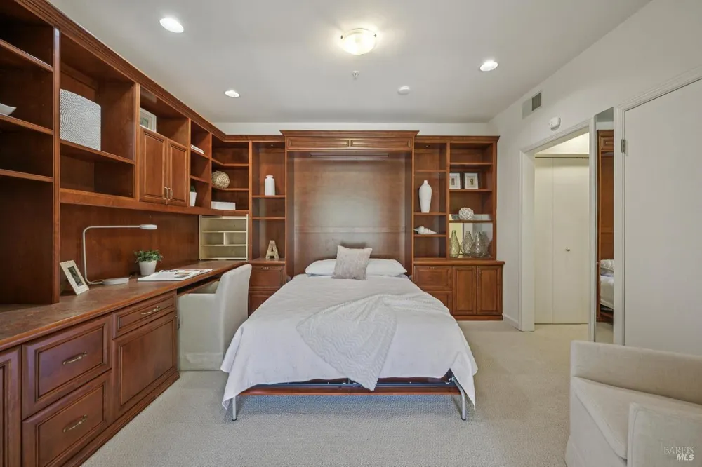 300 Deer Valley Rd, San Rafael, CA 94903