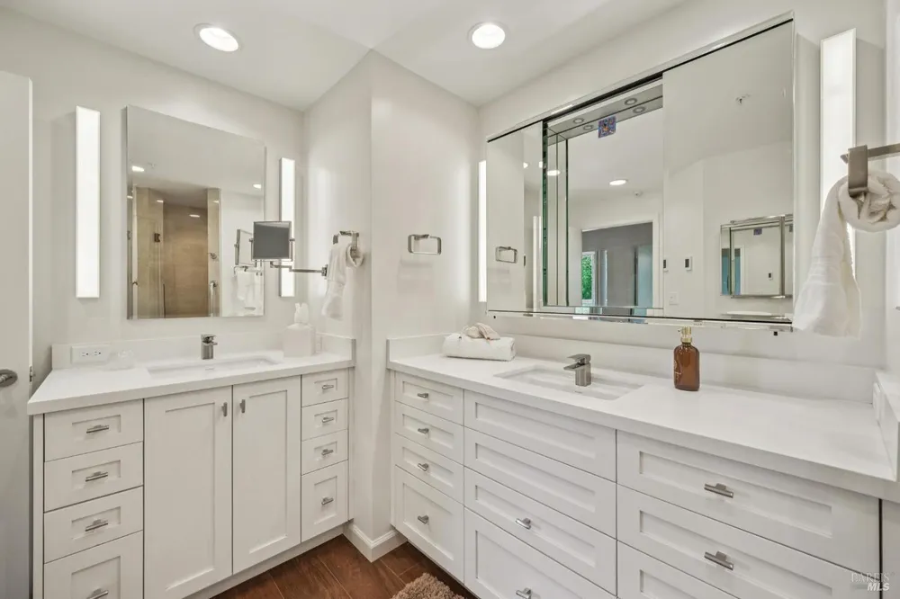 300 Deer Valley Rd, San Rafael, CA 94903