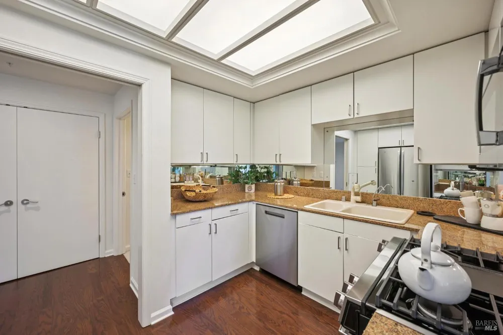 300 Deer Valley Rd, San Rafael, CA 94903