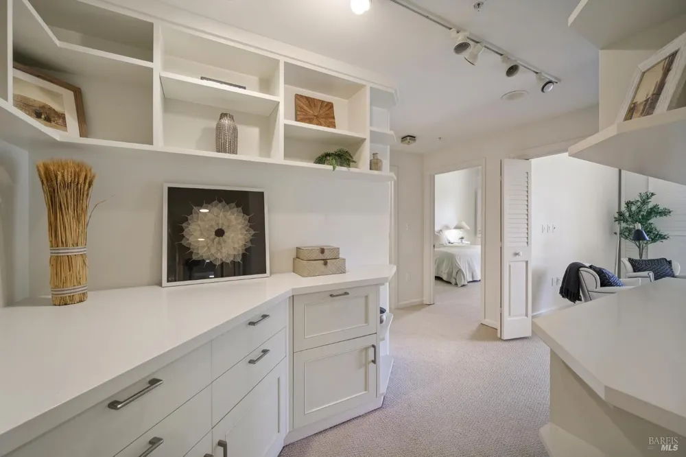 300 Deer Valley Rd, San Rafael, CA 94903