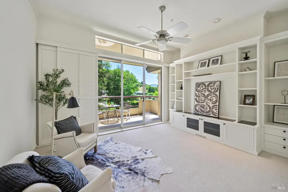300 Deer Valley Rd, San Rafael, CA 94903