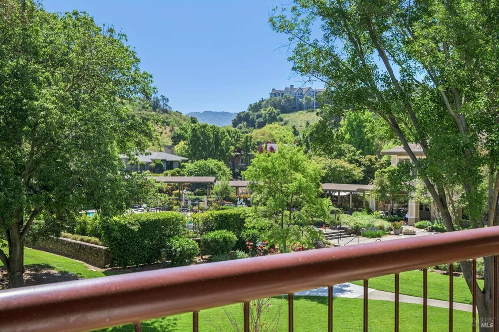 300 Deer Valley Rd, San Rafael, CA 94903