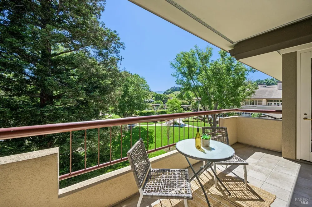 300 Deer Valley Rd, San Rafael, CA 94903