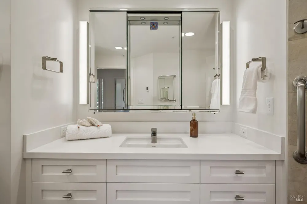 300 Deer Valley Rd, San Rafael, CA 94903