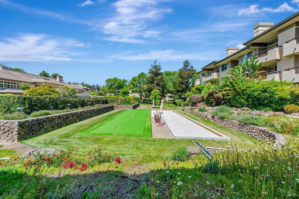 300 Deer Valley Rd, San Rafael, CA 94903