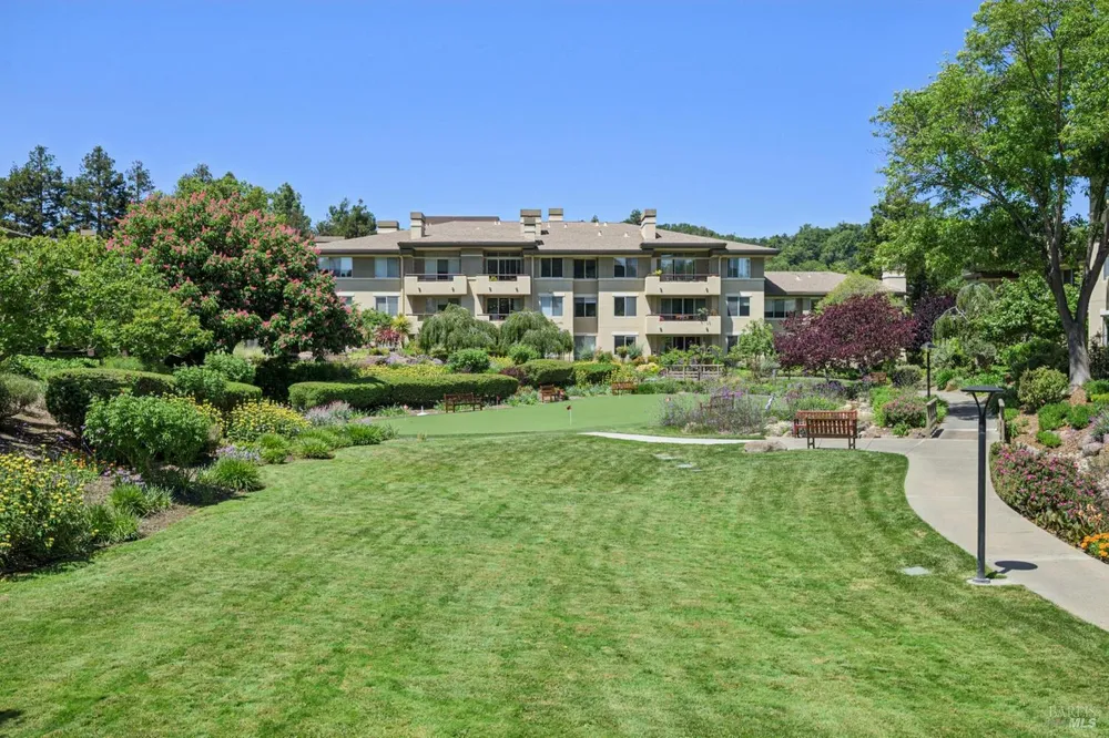 300 Deer Valley Rd, San Rafael, CA 94903