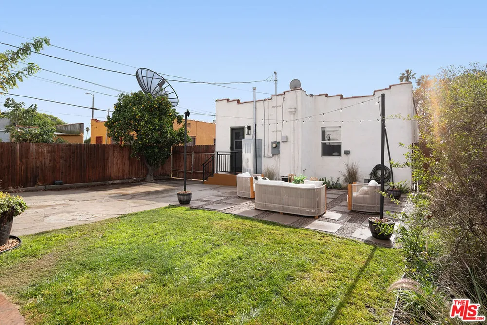 607 W 111th Pl, South Los Angeles, CA 90044