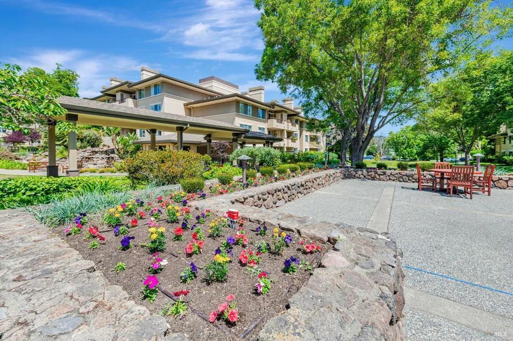 300 Deer Valley Rd, San Rafael, CA 94903