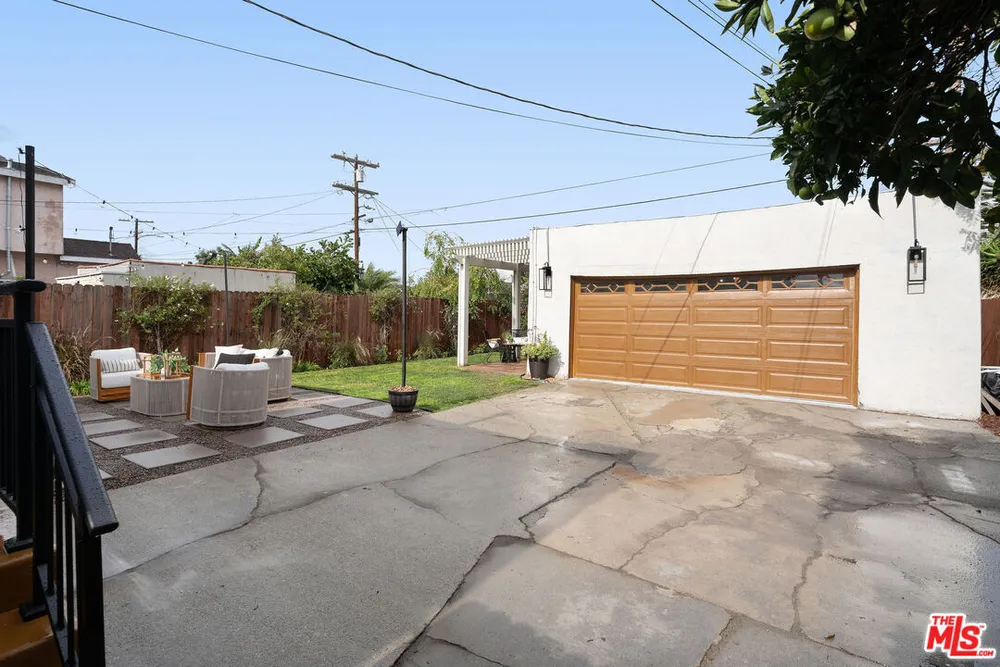 607 W 111th Pl, South Los Angeles, CA 90044