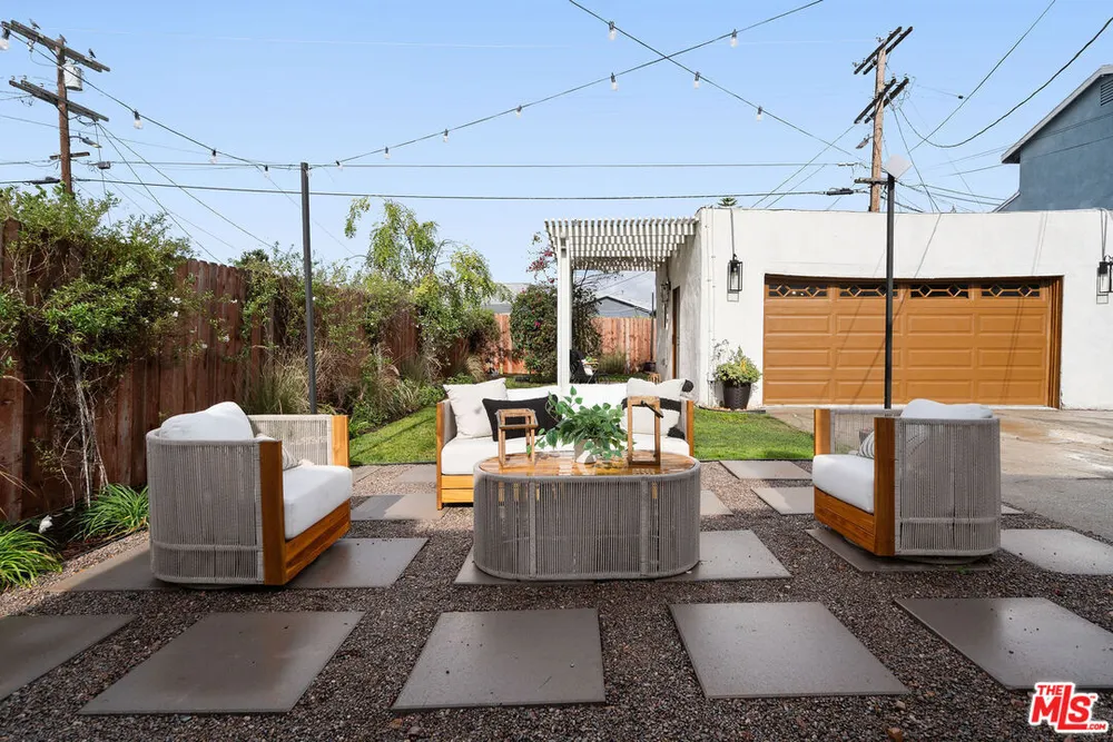 607 W 111th Pl, South Los Angeles, CA 90044