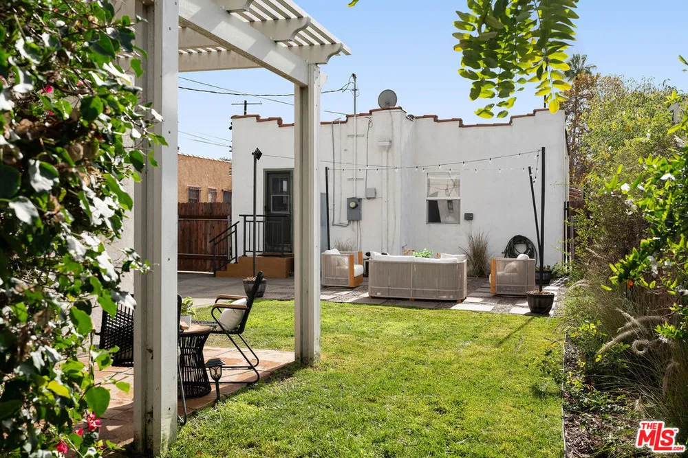 607 W 111th Pl, South Los Angeles, CA 90044