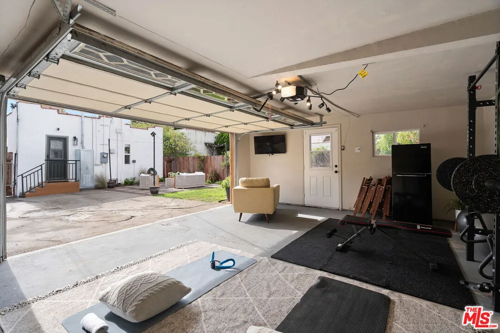 607 W 111th Pl, South Los Angeles, CA 90044