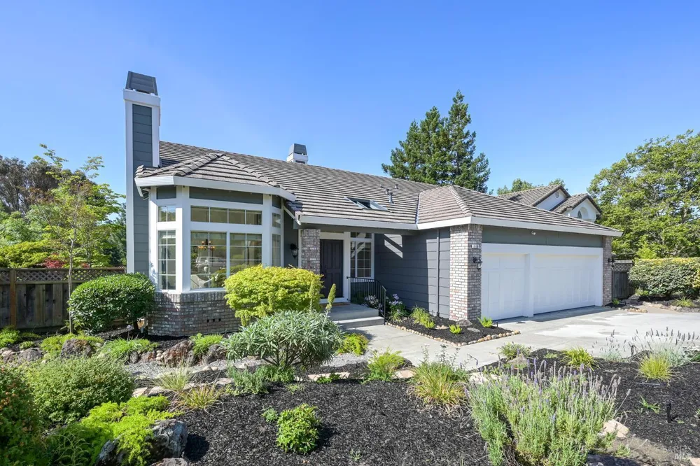 110 Samrose Dr, Novato, CA 94945