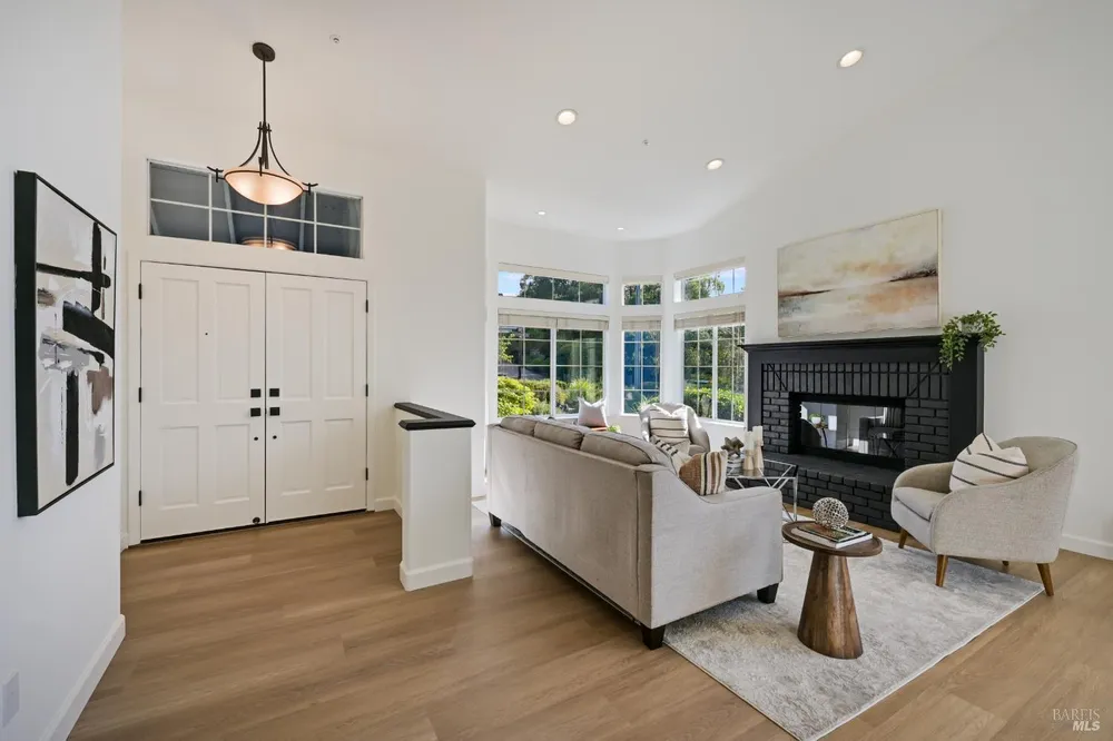 110 Samrose Dr, Novato, CA 94945