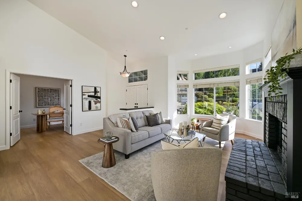 110 Samrose Dr, Novato, CA 94945