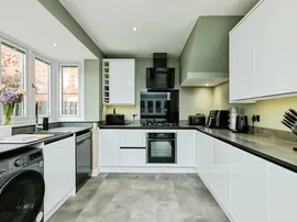 Windsor Road, Carlton-in-Lindrick, WORKSOP thumb 3