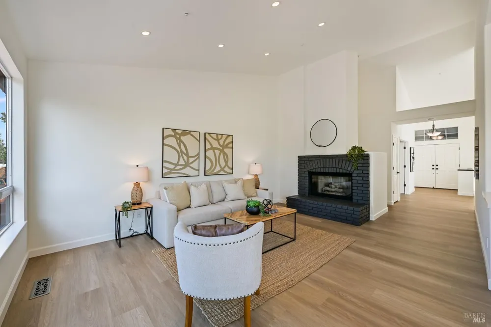 110 Samrose Dr, Novato, CA 94945