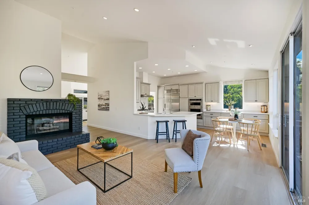 110 Samrose Dr, Novato, CA 94945