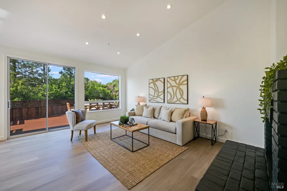 110 Samrose Dr, Novato, CA 94945